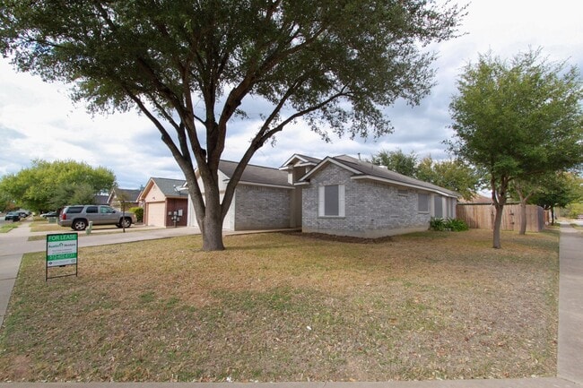 Building Photo - Spacious 3BR/2BA Corner Lot Home in Austin’s Colony