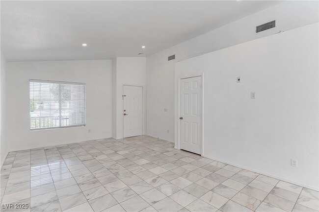 Building Photo - 52 Tanglewood Dr