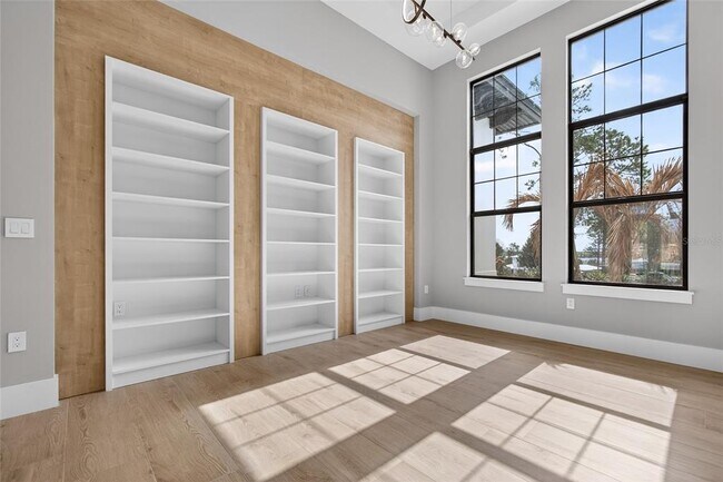 Building Photo - 16130 Pendio Dr