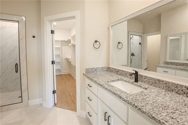 Building Photo - 970 Moksha St