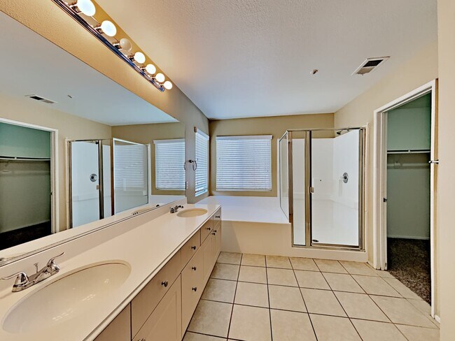 Building Photo - 16971 El Agua Dr