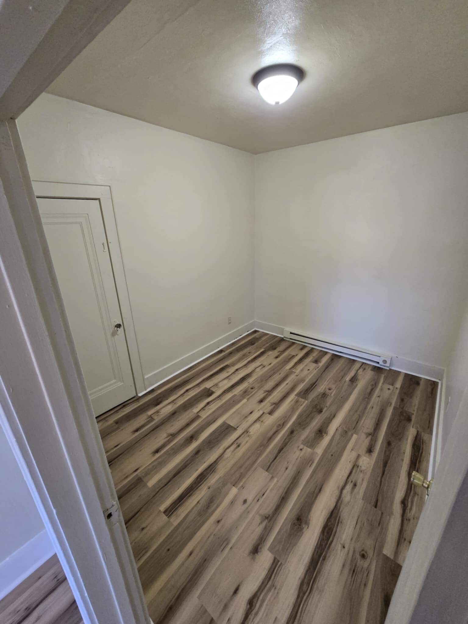 Building Photo - 15 S Stewart St