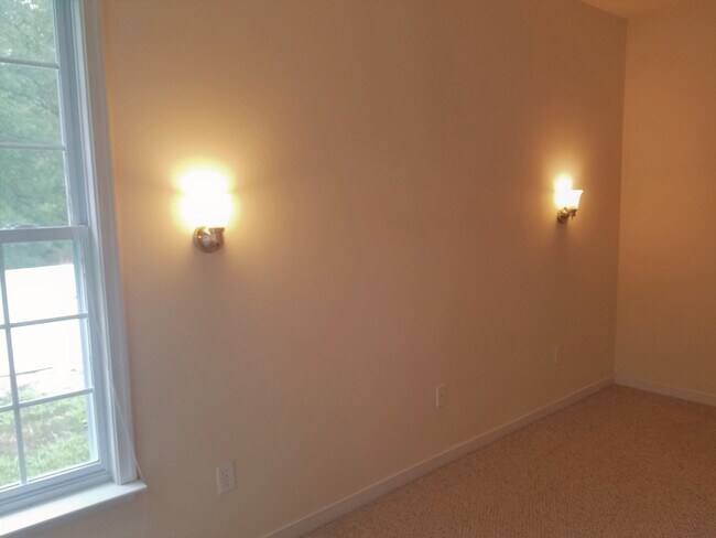 Building Photo - Beautiful transitional 4 bedroom brick rancher on quiet street just off of Hull Street/Genito Roa...