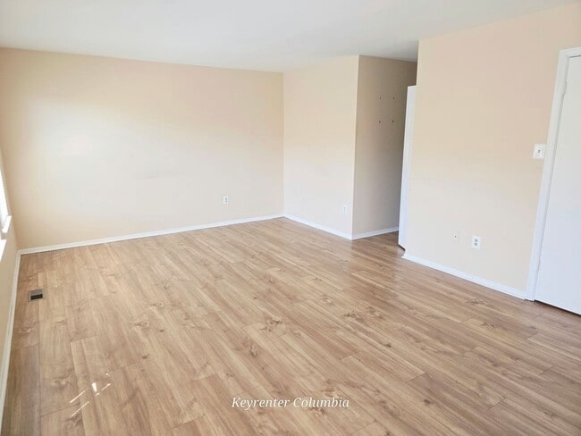 Building Photo - Beautiful 3BR Townhome in Burtonsville | Garage, Deck & Community Amenities