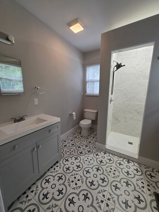 Building Photo - Spacious Downtown Monticello Home for rent