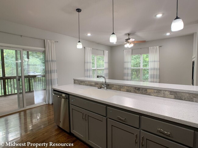 Building Photo - 3 Bedroom Home For Rent | Offered by Midwe...
