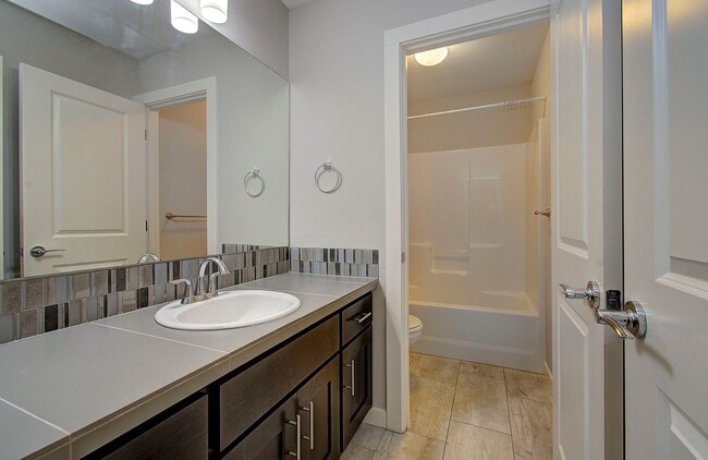 Building Photo - STUNNING CAMAS NORTH HILLS 4 BR, 3.5 BATH HOME~ CAMAS SCHOOLS~ PET FRIENDLY!