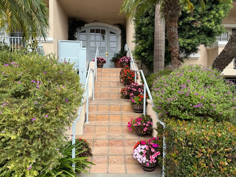 Building Entrance - Plymouth Apartments