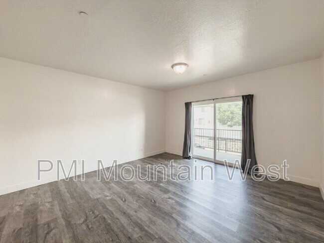 Building Photo - 875 S Depot St