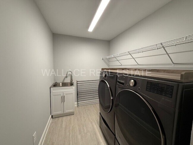 Building Photo - BEAUTIFUL 4 BEDROOM HOUSE IN LENOIR CITY!!!