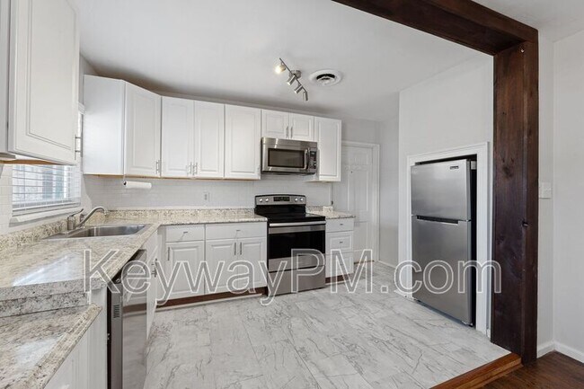 Building Photo - 501 Milledge Rd