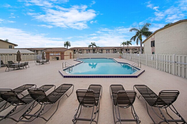 Building Photo - 9480 Boca Cove Cir