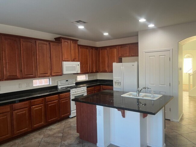 Building Photo - Welcome to this beautifully maintained home in one of Gilbert’s most sought-after communities.