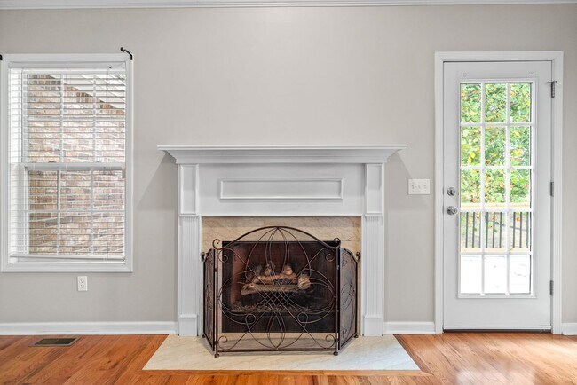 Building Photo - Pet Friendly Three Bedroom with Bonus!