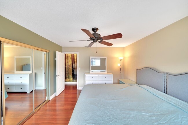 Building Photo - 2701 Middle River Dr