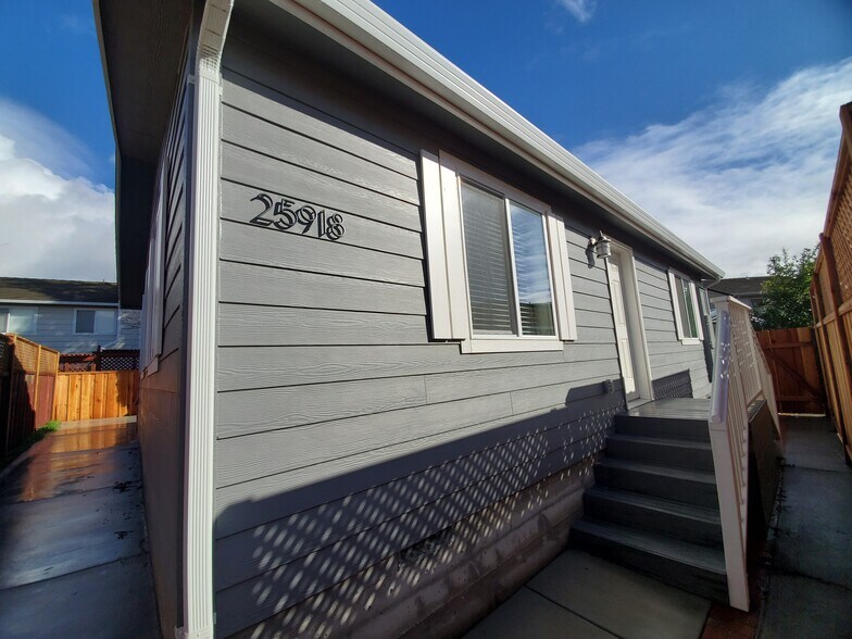 Building Photo - 25918 Meadowmist Dr