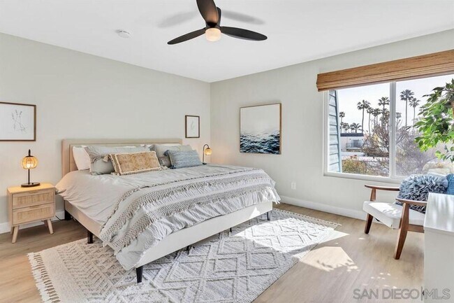 Building Photo - Stunning Condo on the Bay