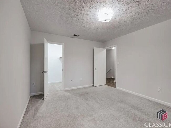 Building Photo - 209 Highland Park Dr