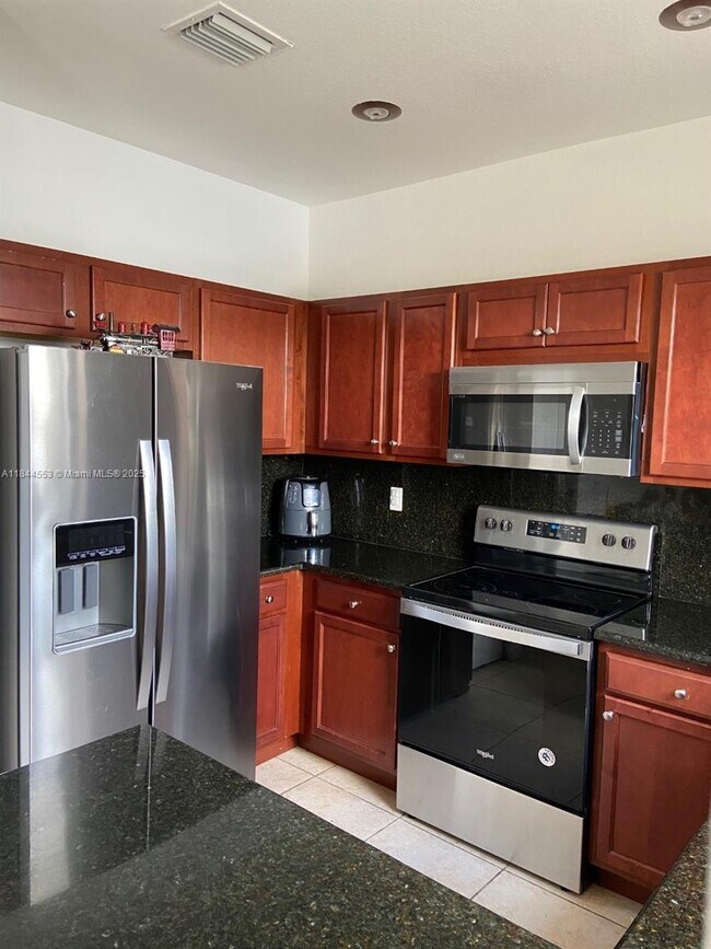 Building Photo - 8728 NW 113th Ct