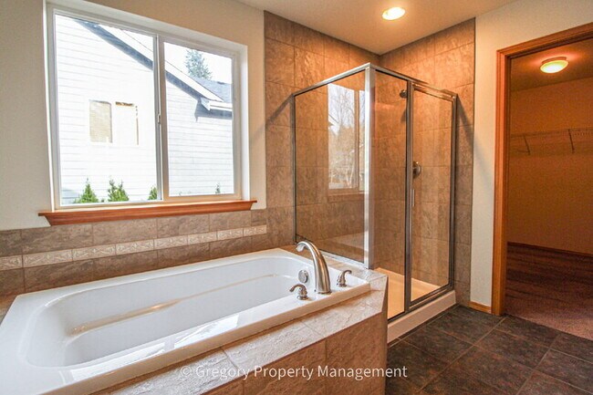 Building Photo - 12920 NE 203rd Ct