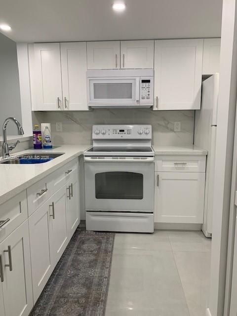 Building Photo - 1035 W 77th St