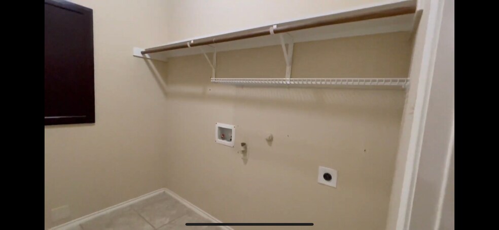 Building Photo - 840 English Ivy Dr