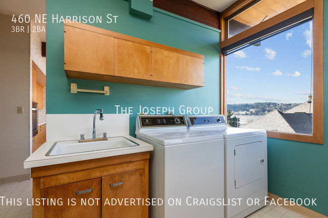 Building Photo - Mid-Century Modern 3 bed with panoramic wa...