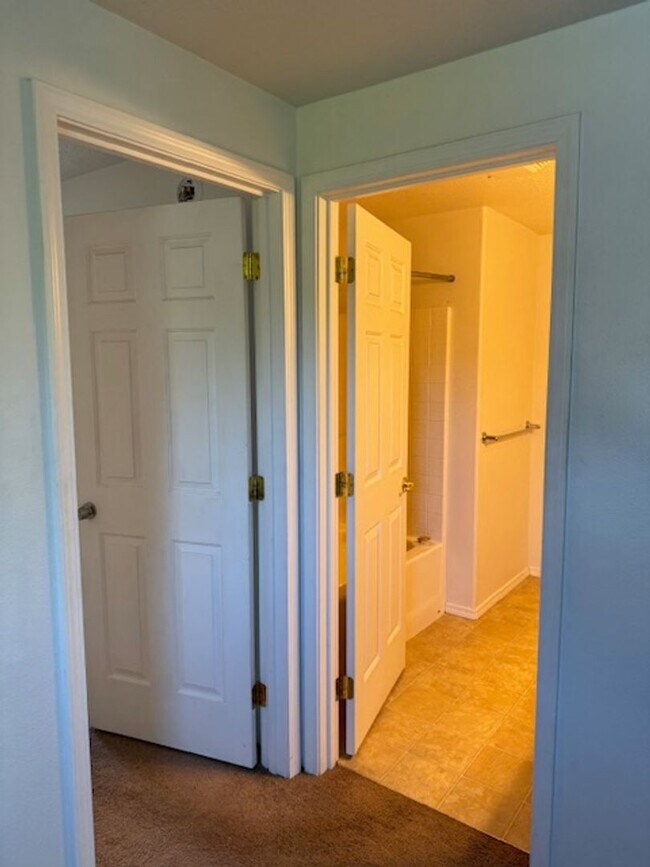 Building Photo - Two Story Townhome