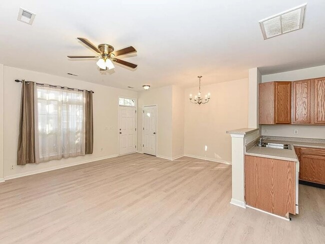 Building Photo - Charming 3BR Townhome in Raleigh