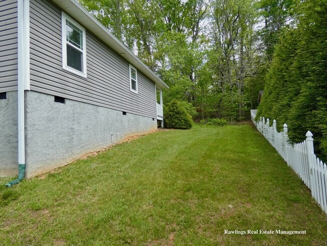 Building Photo - Modern Cottage in Fairview