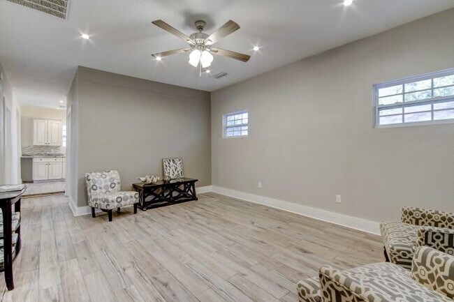 Building Photo - 3 bedroom in Tampa FL 33604