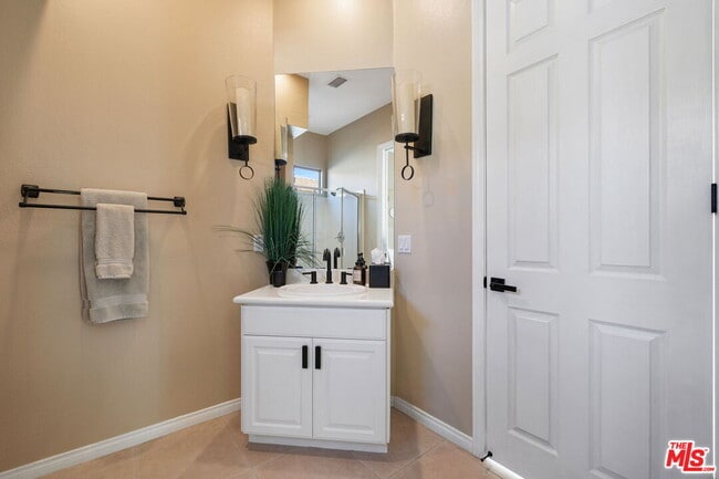 Building Photo - 4 Cartier Ct