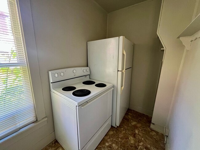 Building Photo - 1 Bed, 1 Bath House