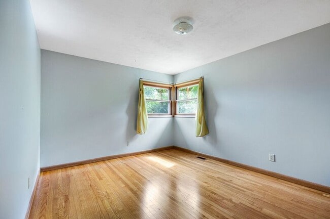 Building Photo - 2948 SE Sherrett St