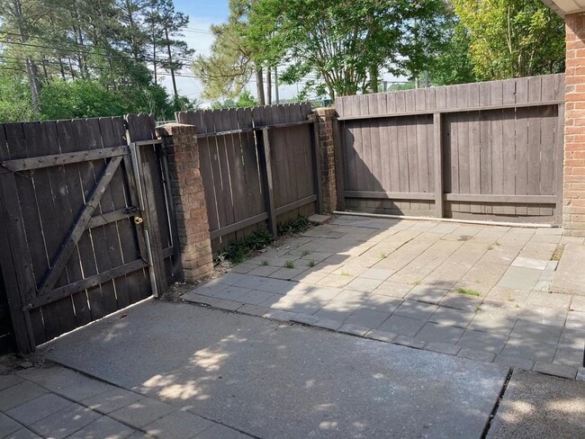 Building Photo - 5327 Pinewilde Dr
