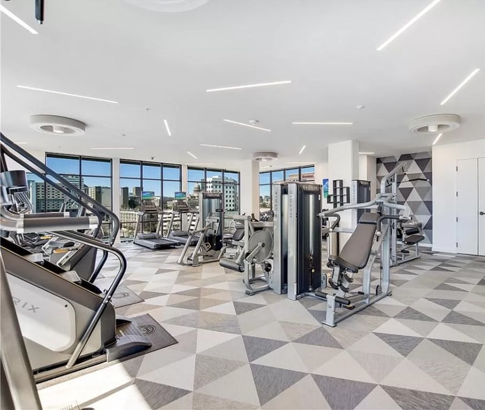 Building Photo - 800 Embassy Dr