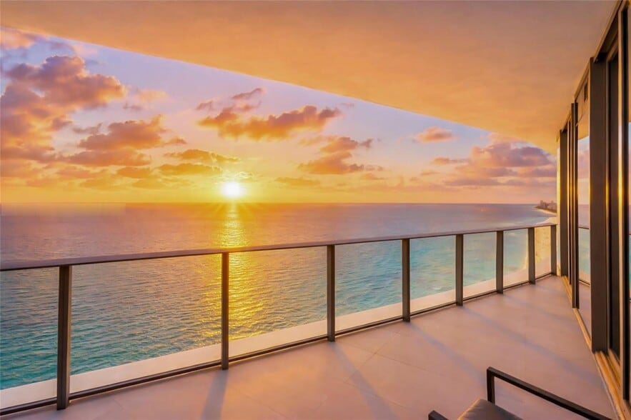 Building Photo - 15701 Collins Ave