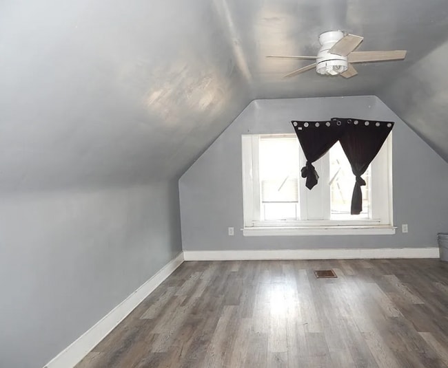 Building Photo - 10805 Hull Ave