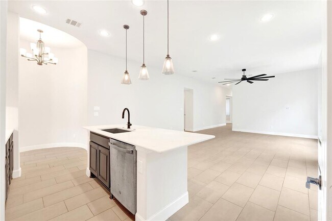 Building Photo - 2511 Summer Peach St
