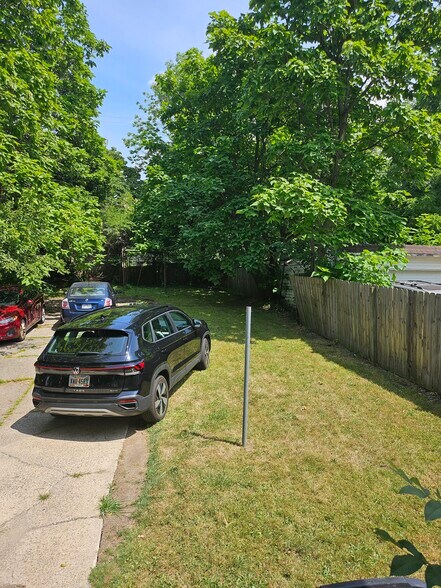 Building Photo - 3685 E 147th St