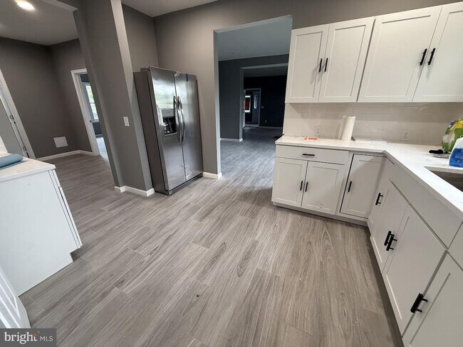 Building Photo - 178 Crosswicks Rd