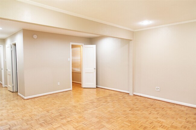 Building Photo - 5564 Aspen St