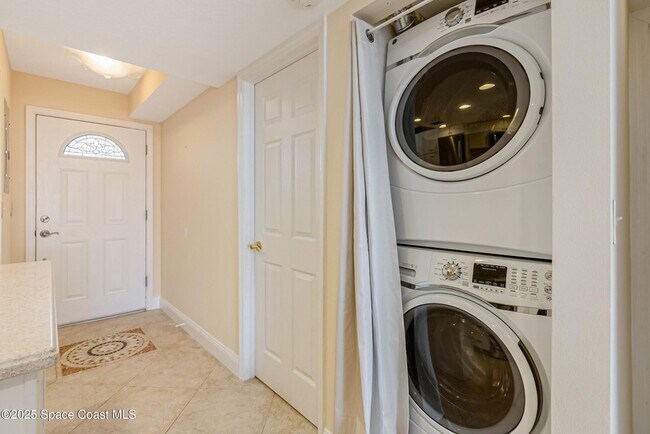 Building Photo - 1101 S Miramar Ave