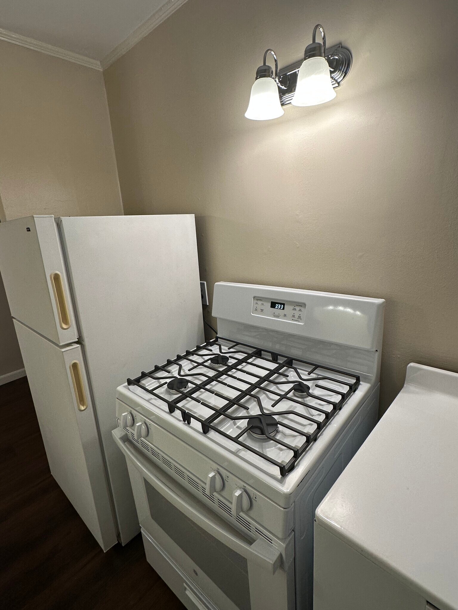 Building Photo - 668 Linwood Ave NE