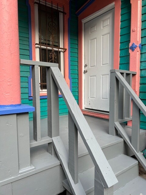 Patio/entrance - 75 College St
