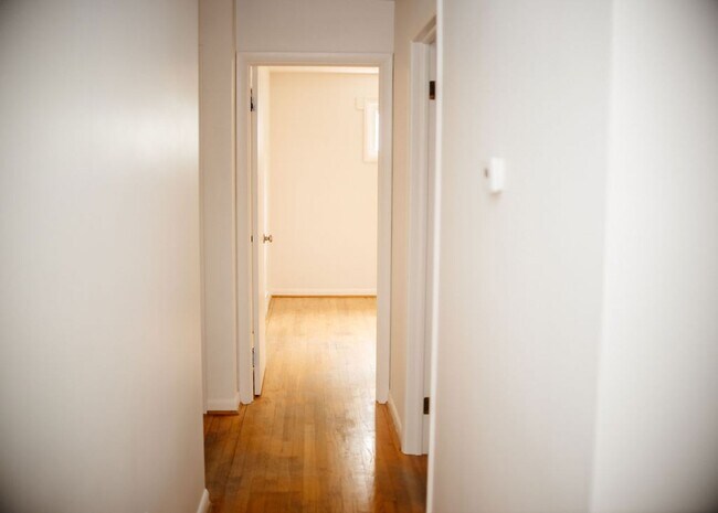 Building Photo - 425 Spring Dr