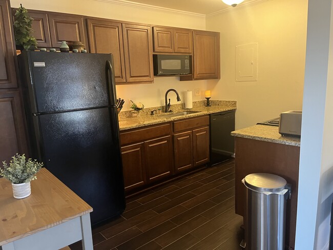 Kitchen. Granite Countertops, Refrigerator, Dishwasher, Microwave. - 2601 Hillsboro Pike