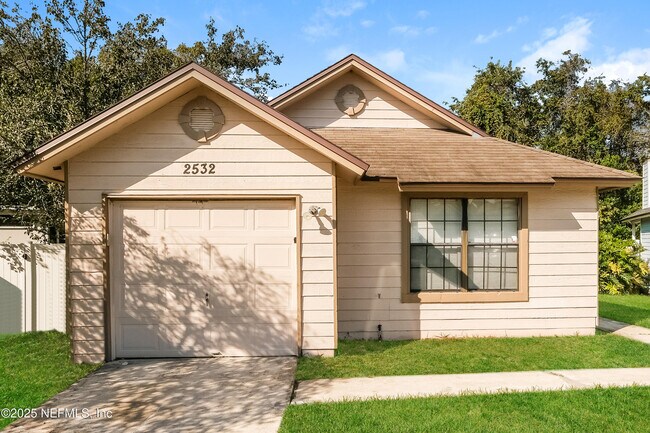 Primary Photo - 2532 Townsquare Dr