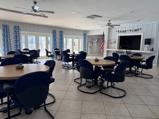 Building Photo - RESORT-STYLE 55+ LIVING — 1 BED / 1 BATH WITH PRIVATE LANAI & GOLF COURSE VIEWS! ? 1 MONTH FREE ?