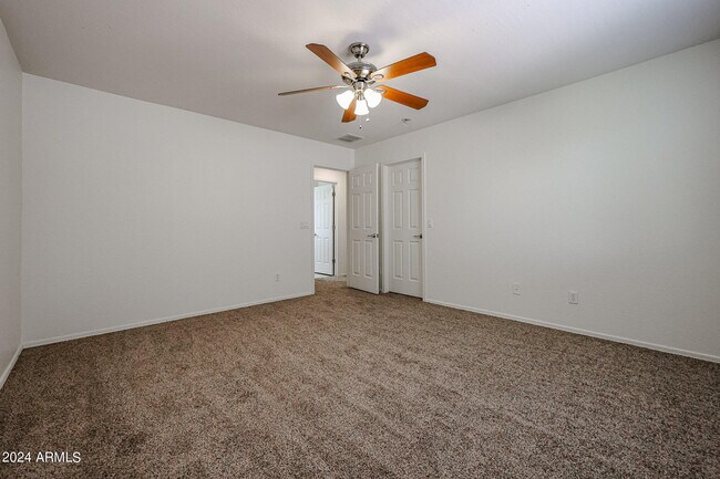 Building Photo - 811 E Kapasi Ln